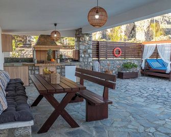 Maripaul Villa 120 meters from the sea - Lardos - Patio