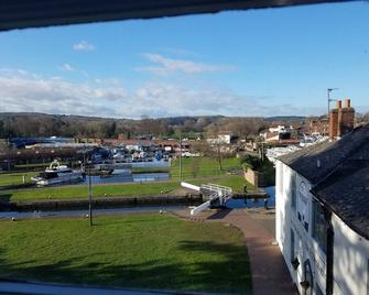 JJ's 'Gin Palace' luxury riverside town house - Stourport-on-Severn - Outdoor view