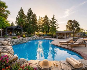 Casteel - 4,500 sq-ft retreat with a pool and hot tub in the middle of wine country! - Templeton - Pool