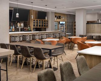 دبل تري باي هيلتون تشاتانوجا هاميلتون بليس - تشاتانوغا - بار