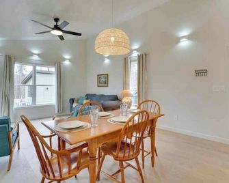 Cabin B - Basses Creek Cabins - Nature, Golf, swim, hike! - Crossville - Dining room