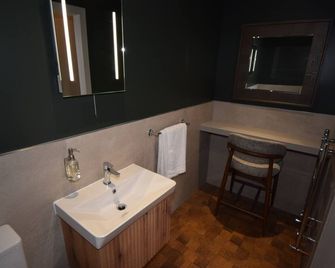 The Elphinstone Hotel - Biggar - Koupelna