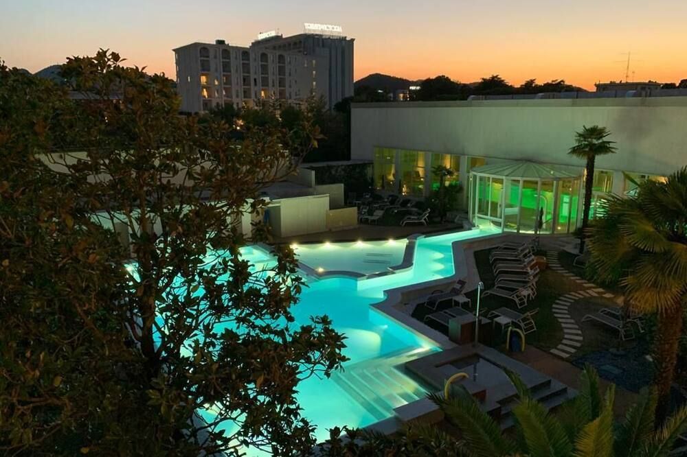 هوتل يونيفرسال تيرم