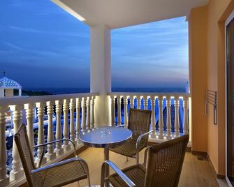 Litore Resort Hotel & Spa - Okurcalar - Balcón
