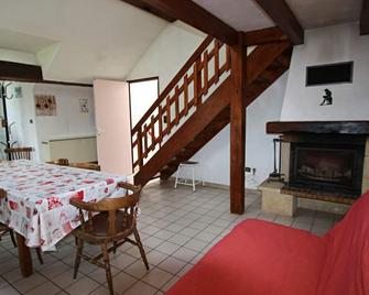 Gîte rénové, nature et jeux près du Val d'Ajol, 3 ch, 2 sdb, Wifi, équipements bébé, proche ski - FR-1-589-113 - Girmont-Val-d'Ajol - Comedor