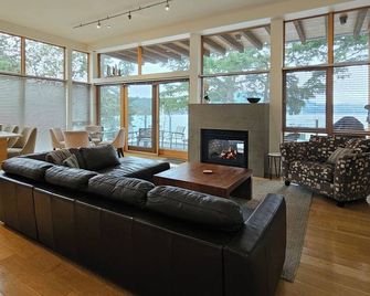 Brentwood Bay Resort - Victoria - Salon