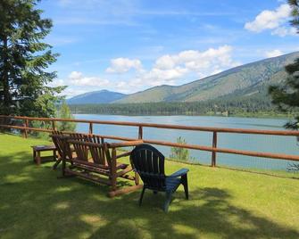 Lakeside Resort And Motel - Trout Creek - Patio