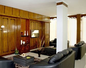 Turrance White Hotel - Campinas - Wohnzimmer