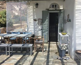 Villa Elia - The Charm Of Tiniote Architecture Feet In The Water! - 카르디아니 - 파티오