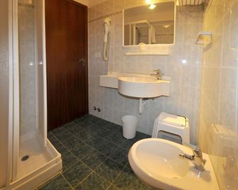 Hotel Alpen - Andalo - Bathroom