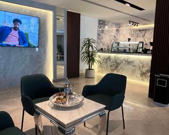 فندق تربل تري - الهفوف - بار