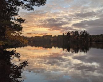 Cozy and Secluded 1-Bedroom Cabin on Echo Lake - Readfield - Outdoors view