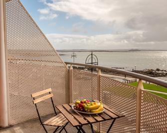 Galway Bay Sea View Apartments - Galway - Balcony