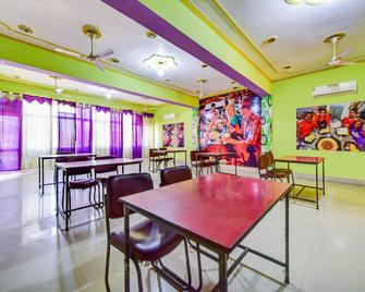 Hotel O Jannat Hotel - Bhiwāni - Restaurant