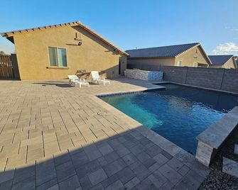 Cozzy Home - Tolleson - Pool