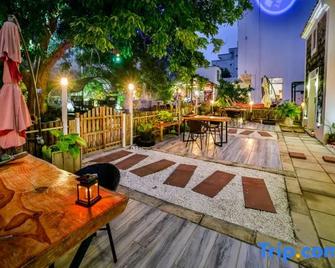 Weizhou Island Right Bank Travel Residence - Beihai - Innenhof