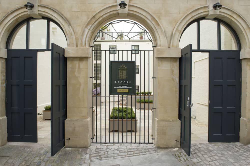 Outdoors view view of Brooks Guesthouse Bristol