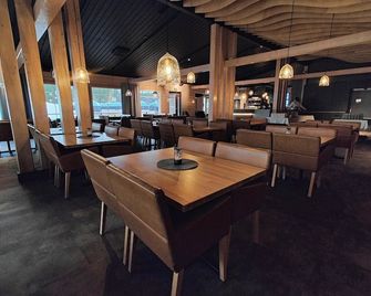 Arctic Snowhotel & Glass Igloos - Sinettä - Restaurant