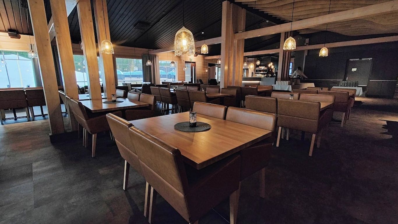 Arctic Snowhotel & Glass Igloos