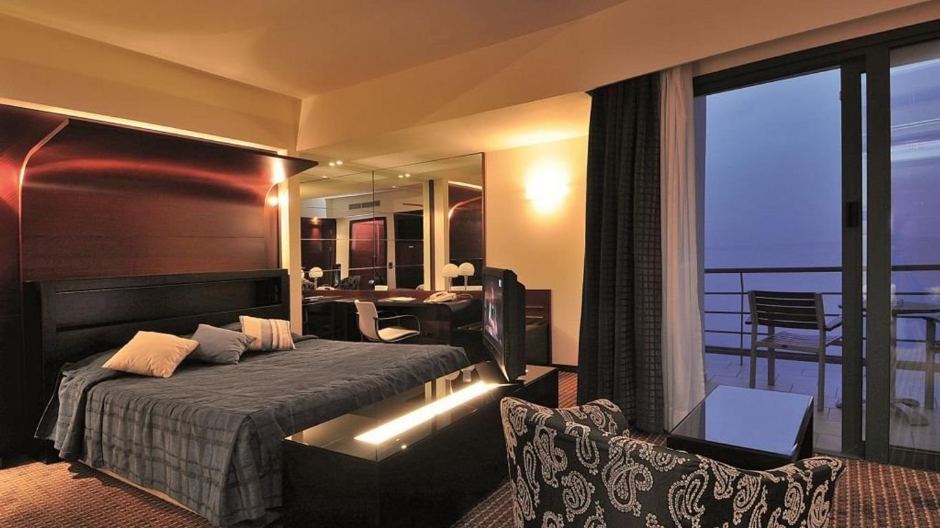 فندق كازينو كلَب لوتراكي