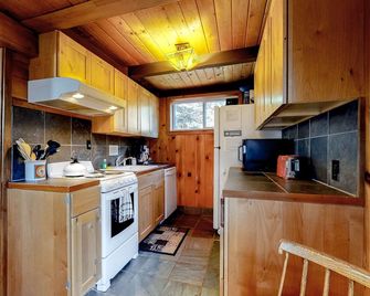 Cozy, comfortable cottage in Government Camp - Government Camp - Cocina