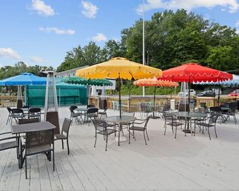 Showboat Hotel - Himrod
