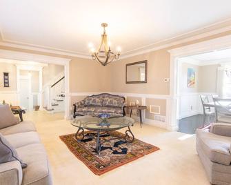 Spacious Home with Theater - Mattoon - Living room