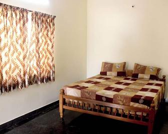 corniche inn resort - Coimbatore - Bedroom