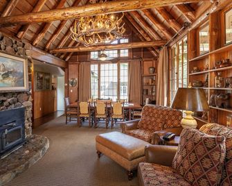 Tahquitz Pines Retreat - Idyllwild - Lounge