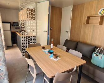 Camping La Bergerie Plage - Hyères - Dining room