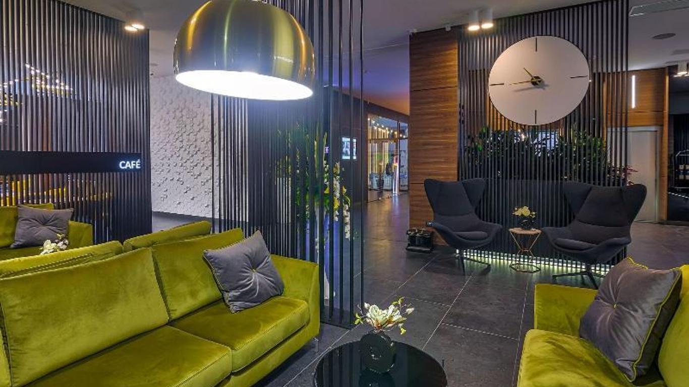 Nyota Hotel & Conference Center