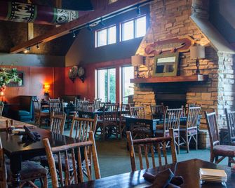 Holiday Inn Pewaukee-Milwaukee West By IHG - Pewaukee - Restaurante