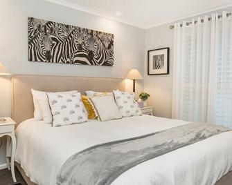 Mulberry House - Pet Friendly with Swimming Pool - Berry - Bedroom