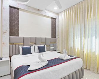 Hotel Sky Land - Khammam - Bedroom