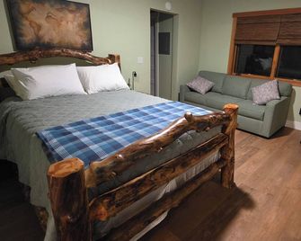 Buckeye Basecamp-Events-Family Friendly-Creek - Sonora