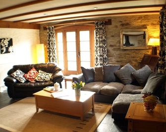 Polean Farm Cottages - Looe - Living room