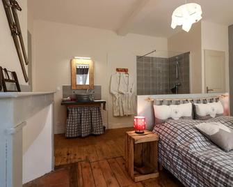 Le domaine des 3 marmottes Chambres d' hôtes - Cierp-Gaud - Habitación