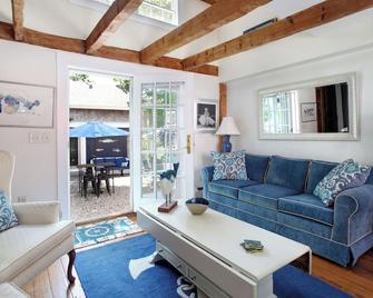 Gorgeous Cape Cod Mansion With Spa Near Beach - Barnstable - Obývací pokoj