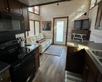 Tiny House - Farm Charm - Siler City - Kitchen