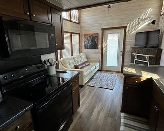 Tiny House - Farm Charm - Siler City - Kitchen