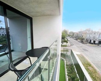 Exclusive apartment on the Rambla with city view - Montevideo - Balcón