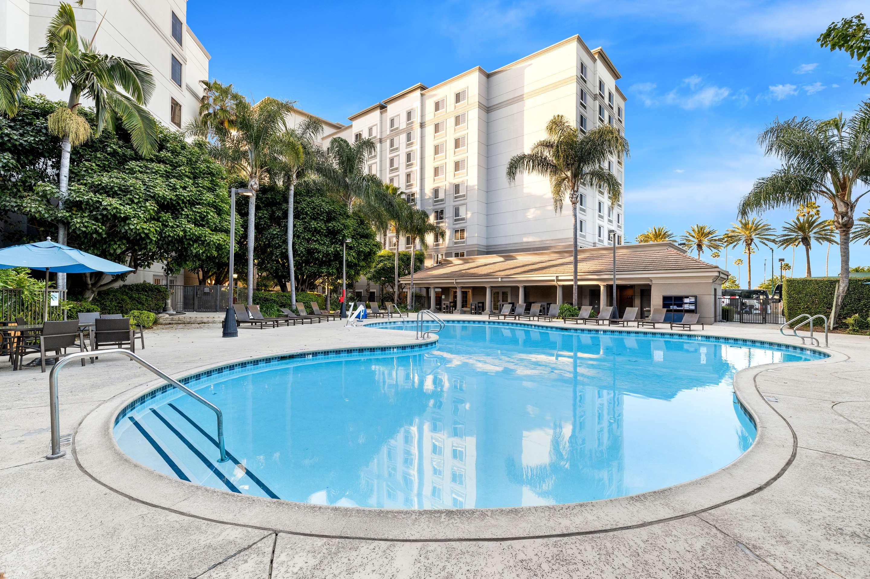Pool view of Sonesta Anaheim Resort Area