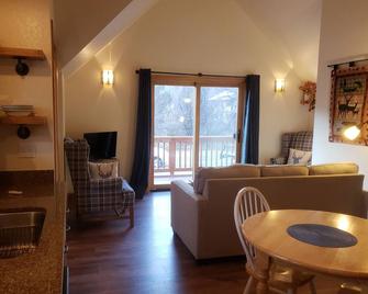 Upscale carriage house for a long relaxing vacation, family visit, or work. - Lyons - Restaurante