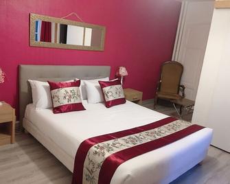 Hotel Hostellerie Des Voyageurs - Andrézieux-Bouthéon - Slaapkamer