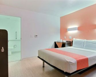 Motel 6-Corpus Christi, Tx - East - North Padre Island - קורפוס כריסטי - חדר שינה