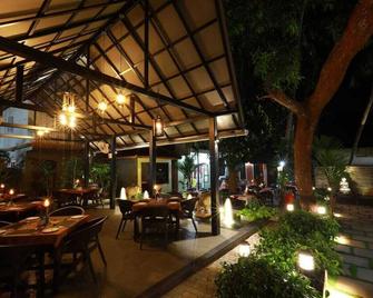 Ideal Ayurvedic Resort Kovalam - טריבאנדרום - מסעדה