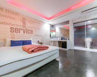 V Hotel Changwon - Changwon - Bedroom