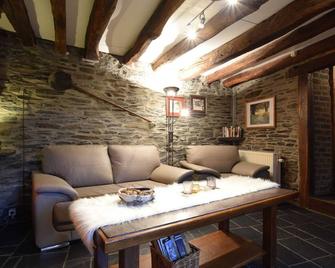 Independant Gîte at the Calm way in the Center of the Village - Bastogne - Wohnzimmer