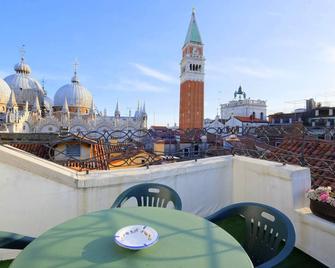 Hotel ai do Mori - Venice - Balcony