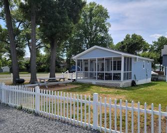 Blue Heron Cottage is cozy & convenient. Renovated March 2023! - Colonial Beach - Servicio de la propiedad